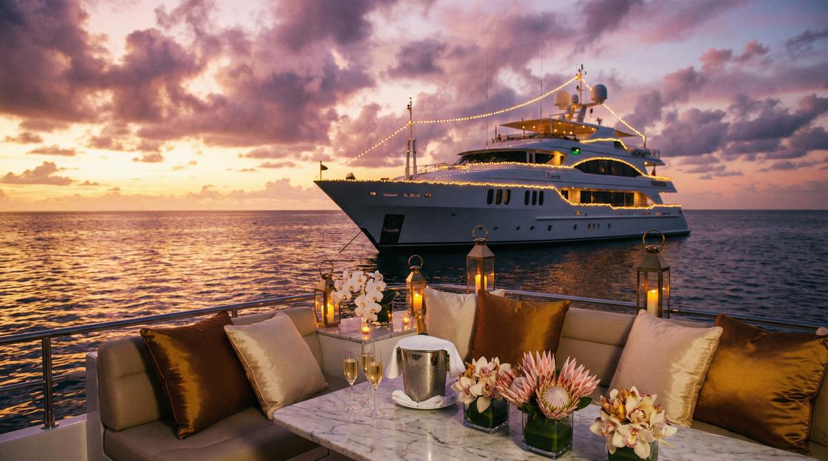 抖阴传媒游艇派对传媒演示奢华场景拍摄